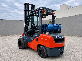 TOYOTA EMPILHADEIRA 8FGJ35 2018 — foto 2 de 5