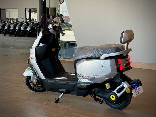 SCOOTER ELETRICA MZ 1000W B-GRAFENO 72V SCOOTER ELETRICA MZ 1000W B-GRAFENO 72V — foto 7 de 8